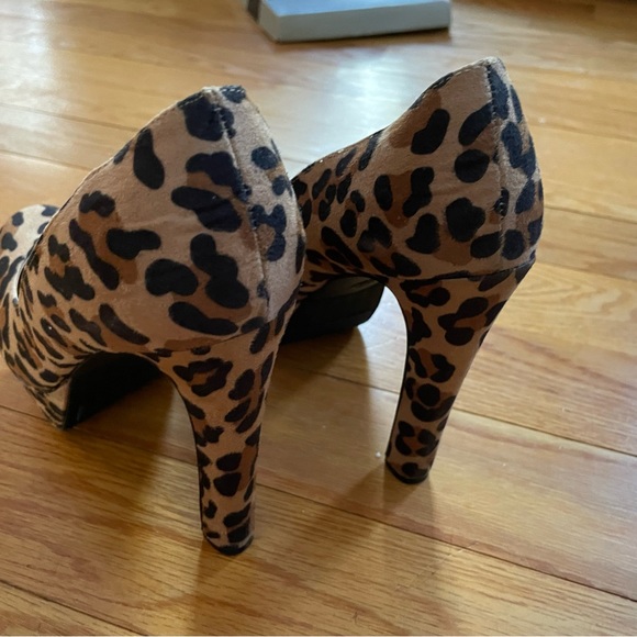 Women’s leopard print heels sz 8 - Picture 3 of 5